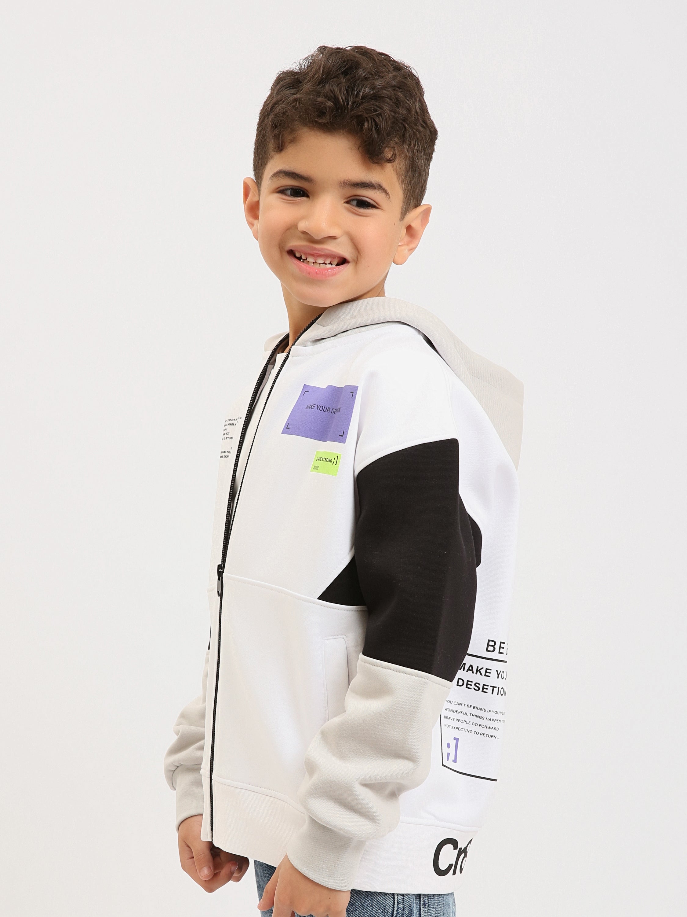 Sweat à capuche zippé garçon, bicolore blanc avec manches contrastées, poches et badges - SWS25WHNK76025MB1