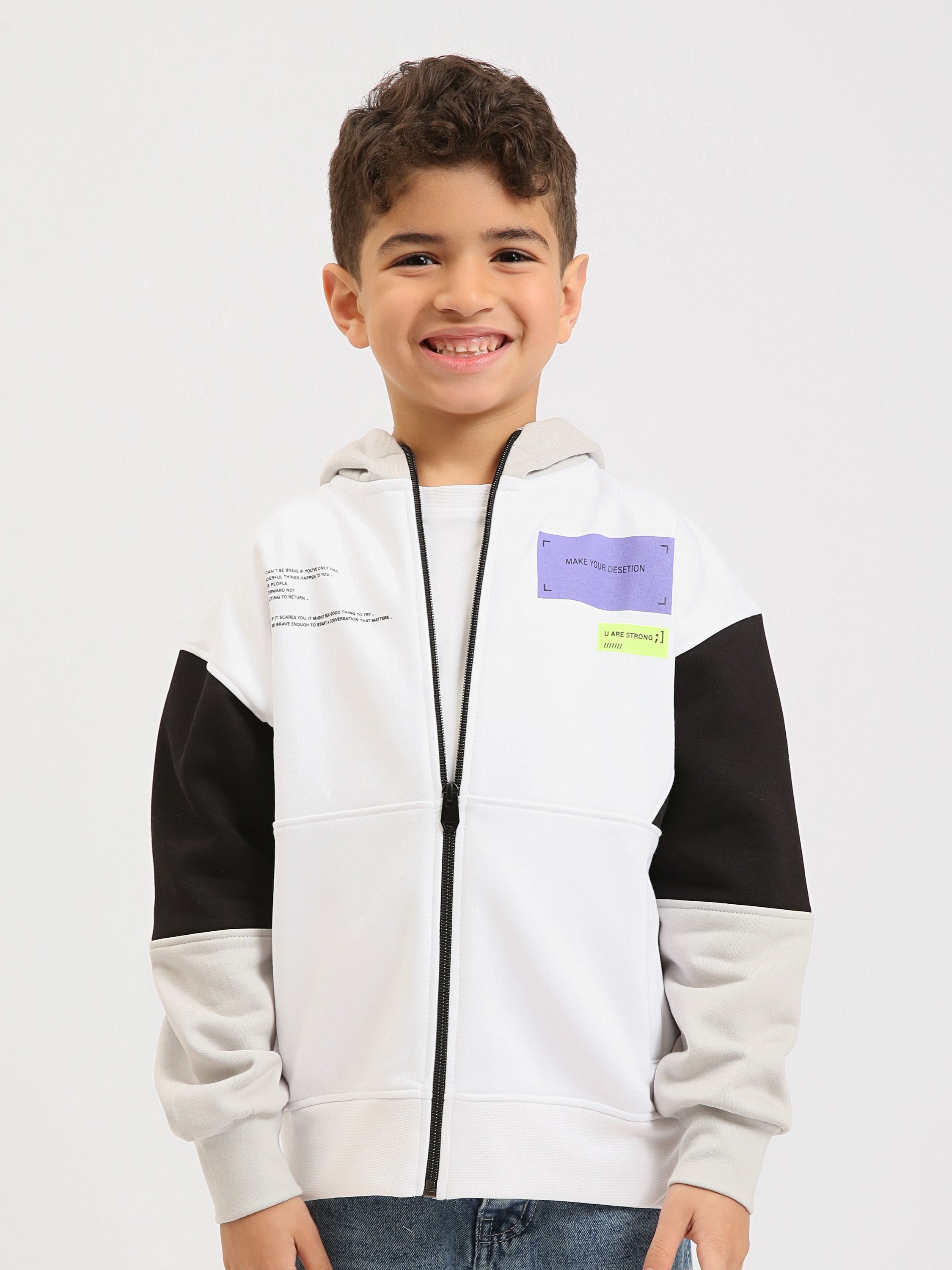 Sweat à capuche zippé garçon, bicolore blanc avec manches contrastées, poches et badges - SWS25WHNK76025MB1