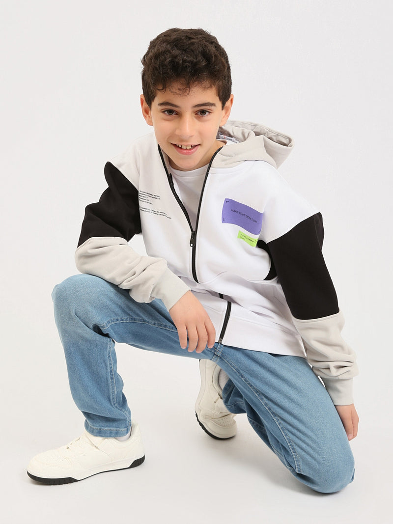 Sweat à capuche zippé garçon ado, bicolore blanc avec manches contrastées, poches et badges - SWS25WHNK76025MJ1