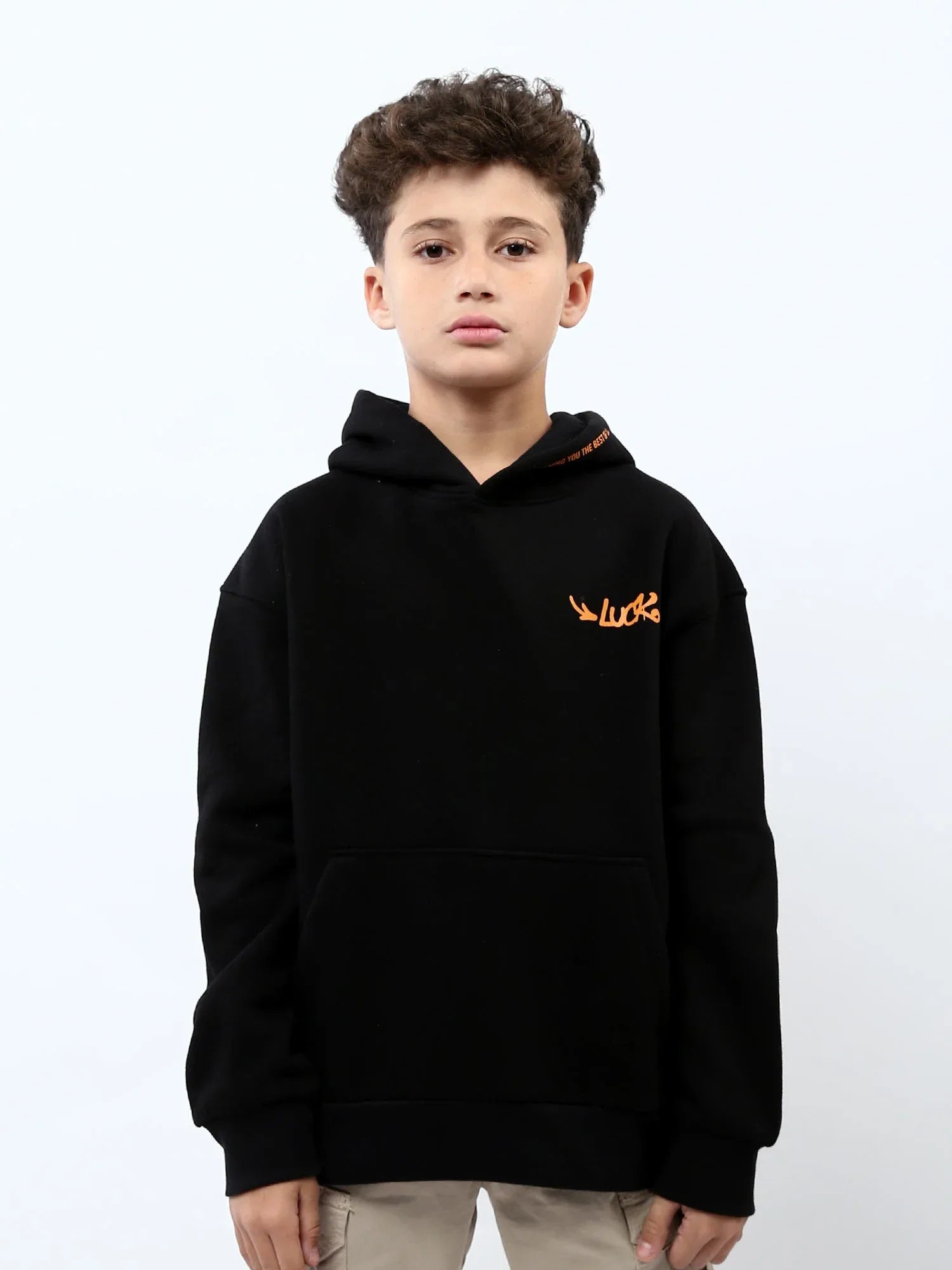 Sweat à capuche ado garçon avec poche kangourou et imprimé Luck – SWS25WHNK76069MJ1 - Justyol
