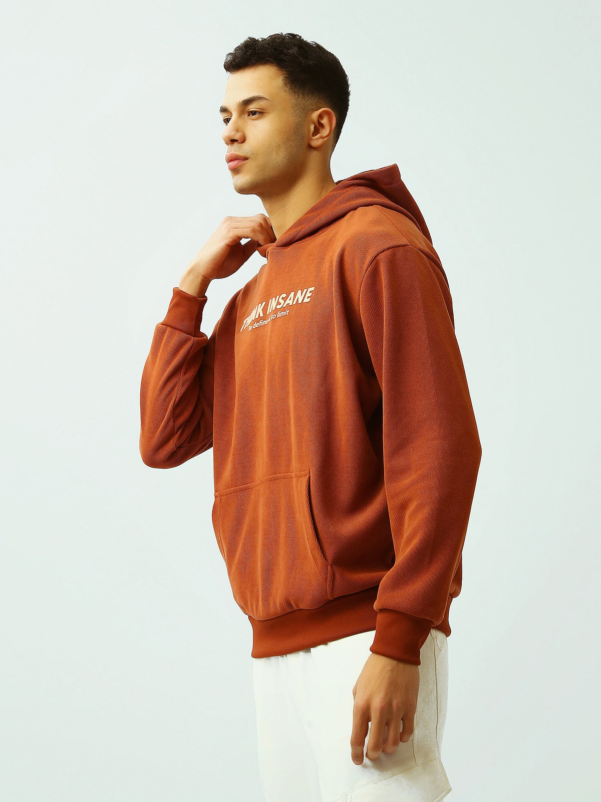 Sweat à Capuche Homme Brique avec Imprimé Think Insane – Style Streetwear - SWS26WHNK26530TM1