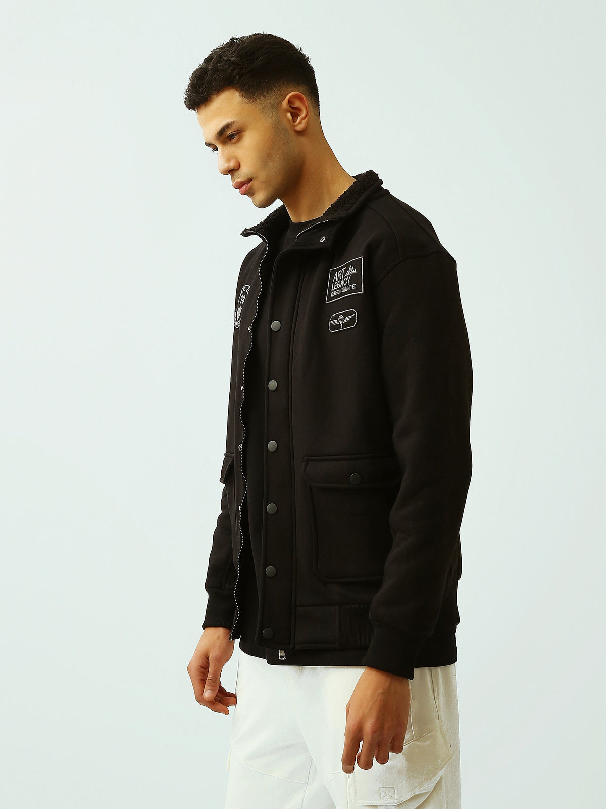 Veste Homme Noire à Col Montant avec Écussons – Style Streetwear - SWS26WZES26417TM1