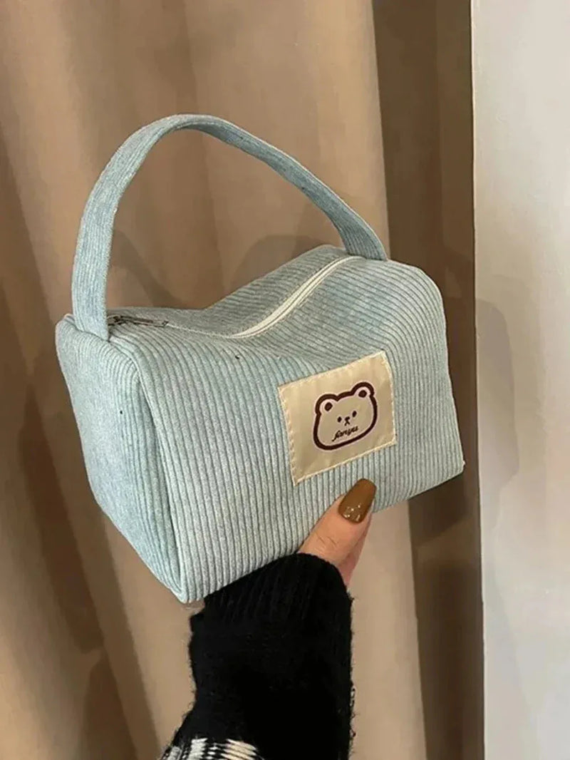 <tc>حقائب تجميل نسائية من المخمل الناعم بتصميم عصري</tc>