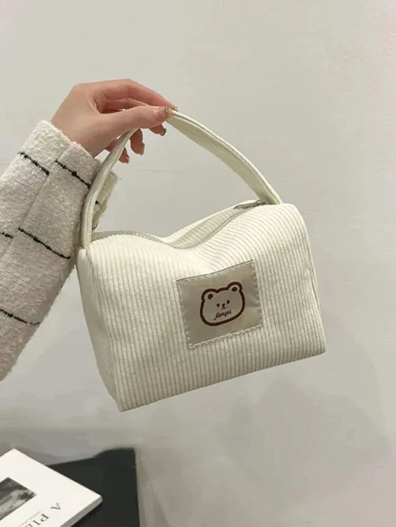<tc>حقائب تجميل نسائية من المخمل الناعم بتصميم عصري</tc>