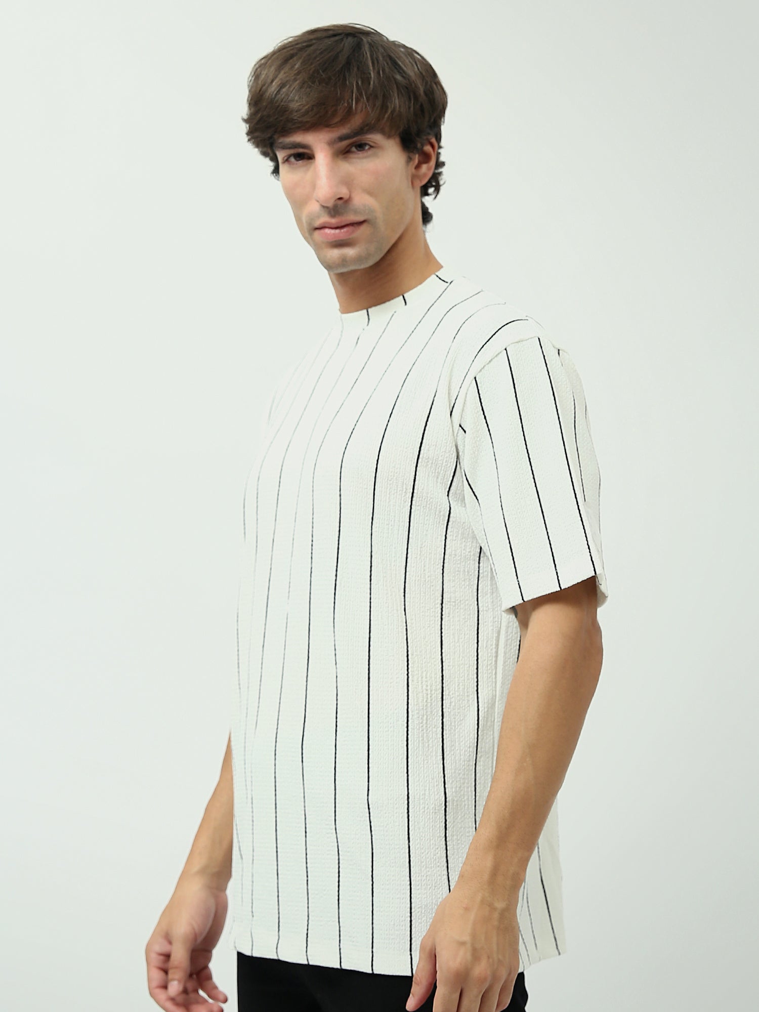 T-shirt Homme Off-White à Rayures Verticales – Style Moderne et Élégant - TSH24SARO20129TM1