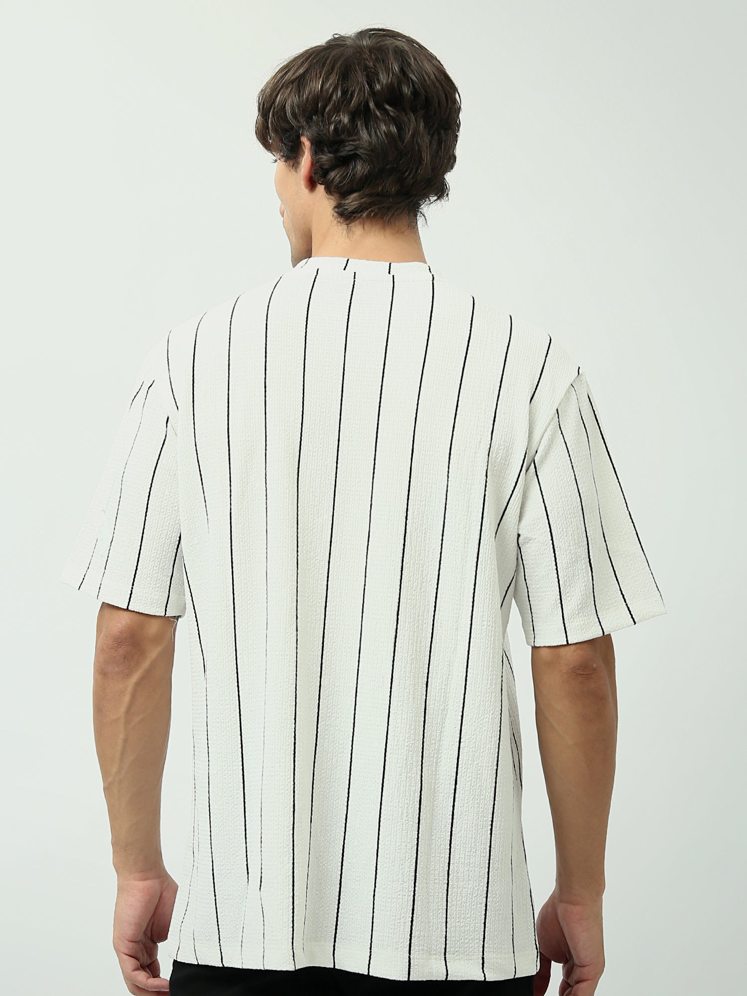 T-shirt Homme Off-White à Rayures Verticales – Style Moderne et Élégant - TSH24SARO20129TM1