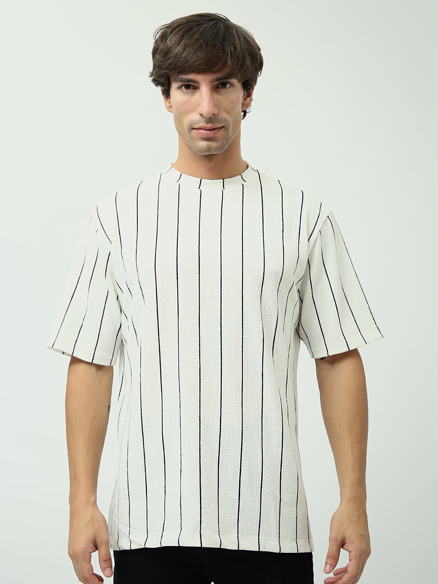 T-shirt Homme Off-White à Rayures Verticales – Style Moderne et Élégant - TSH24SARO20129TM1