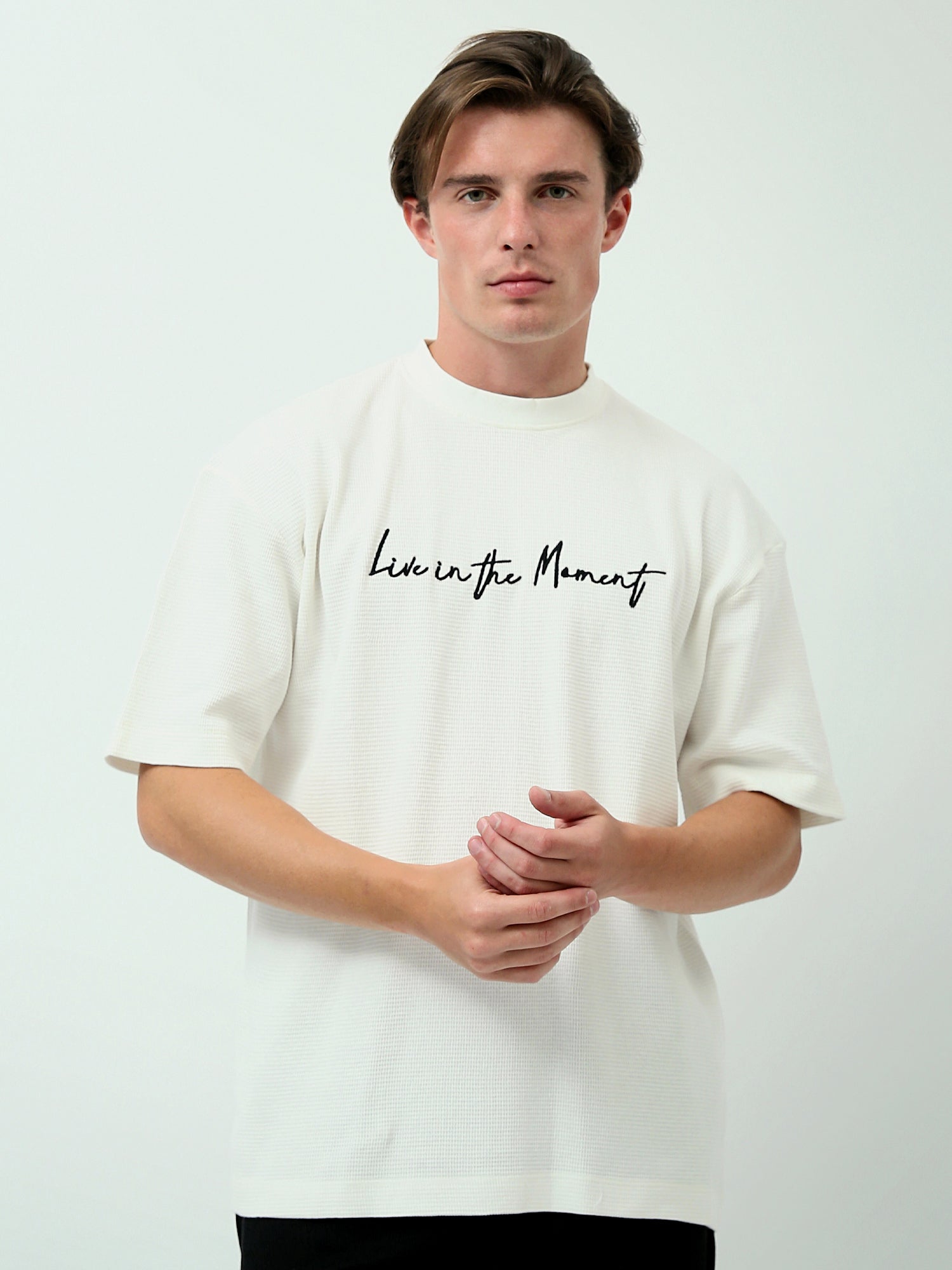 Polo Homme Moderne avec Inscription "Live in the Moment" – Style Confortable et Jeune - TSH24SBRO20006TM1