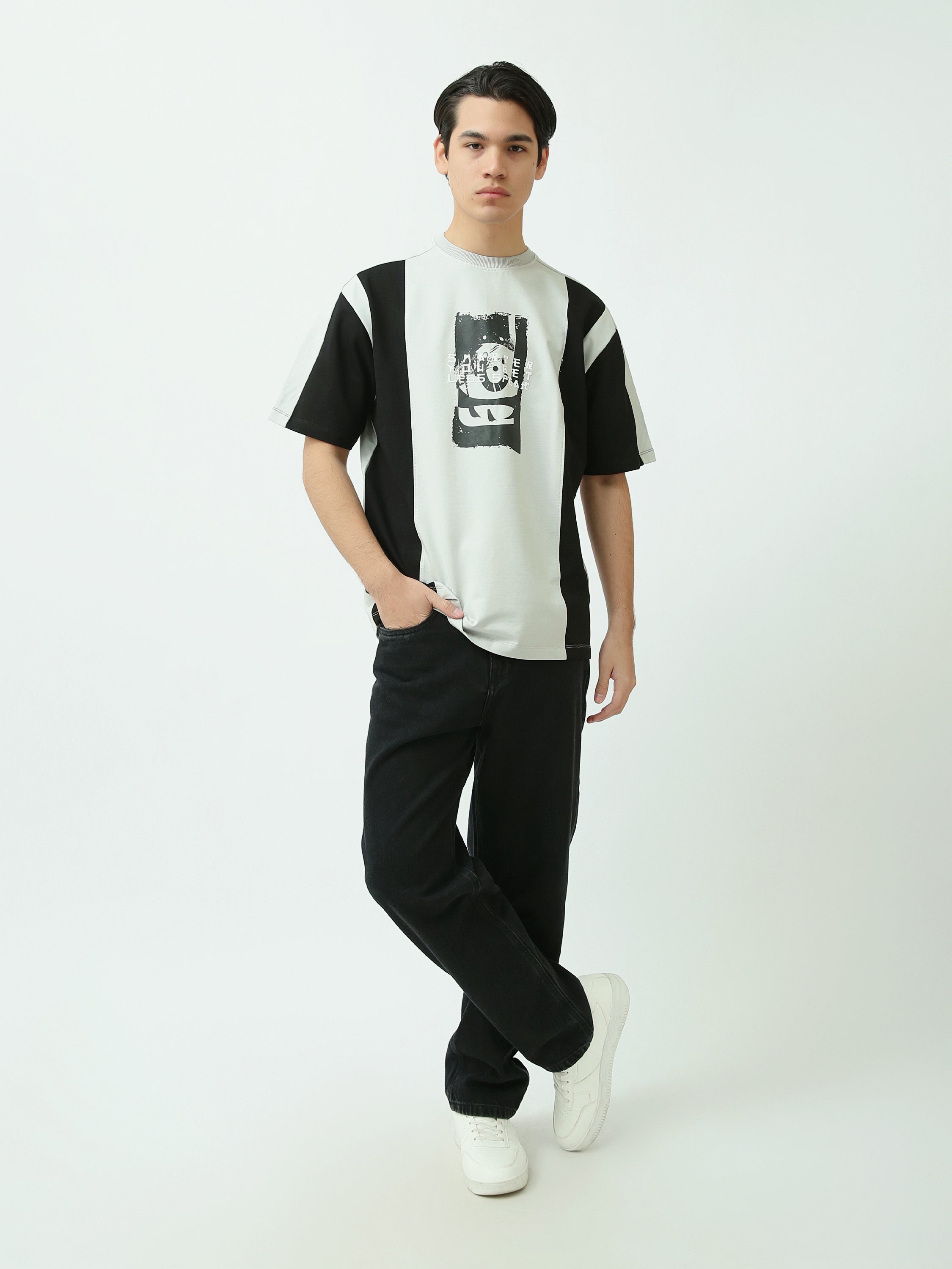 Ajoutez une touche moderne avec ce polo pour homme aux tons noir et gris, référence  - TSH24SCRO20190TM1.