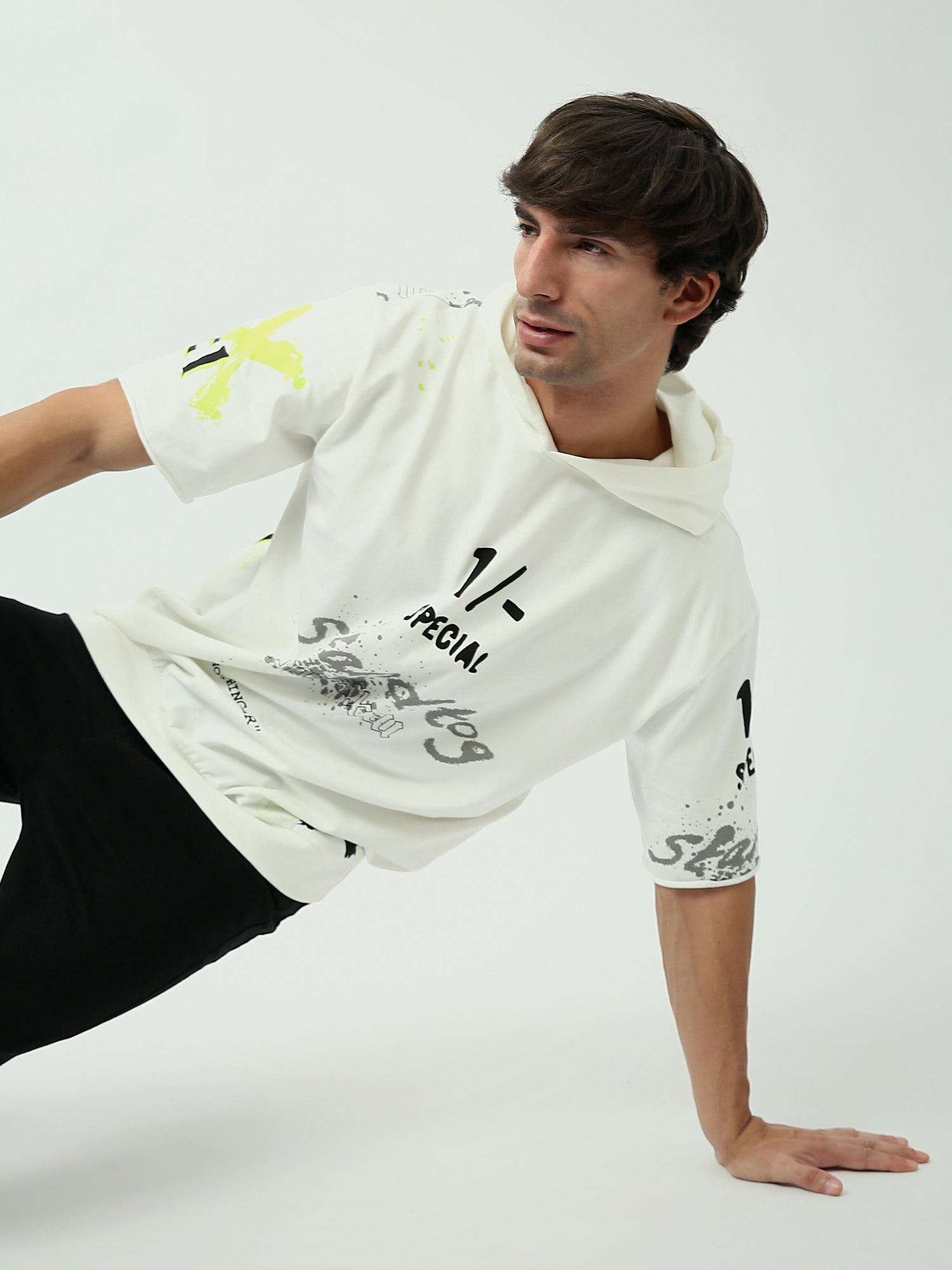 T-shirt Homme Oversize à Capuche avec Imprimés Graphiques – TSH24SPRO20140TM1