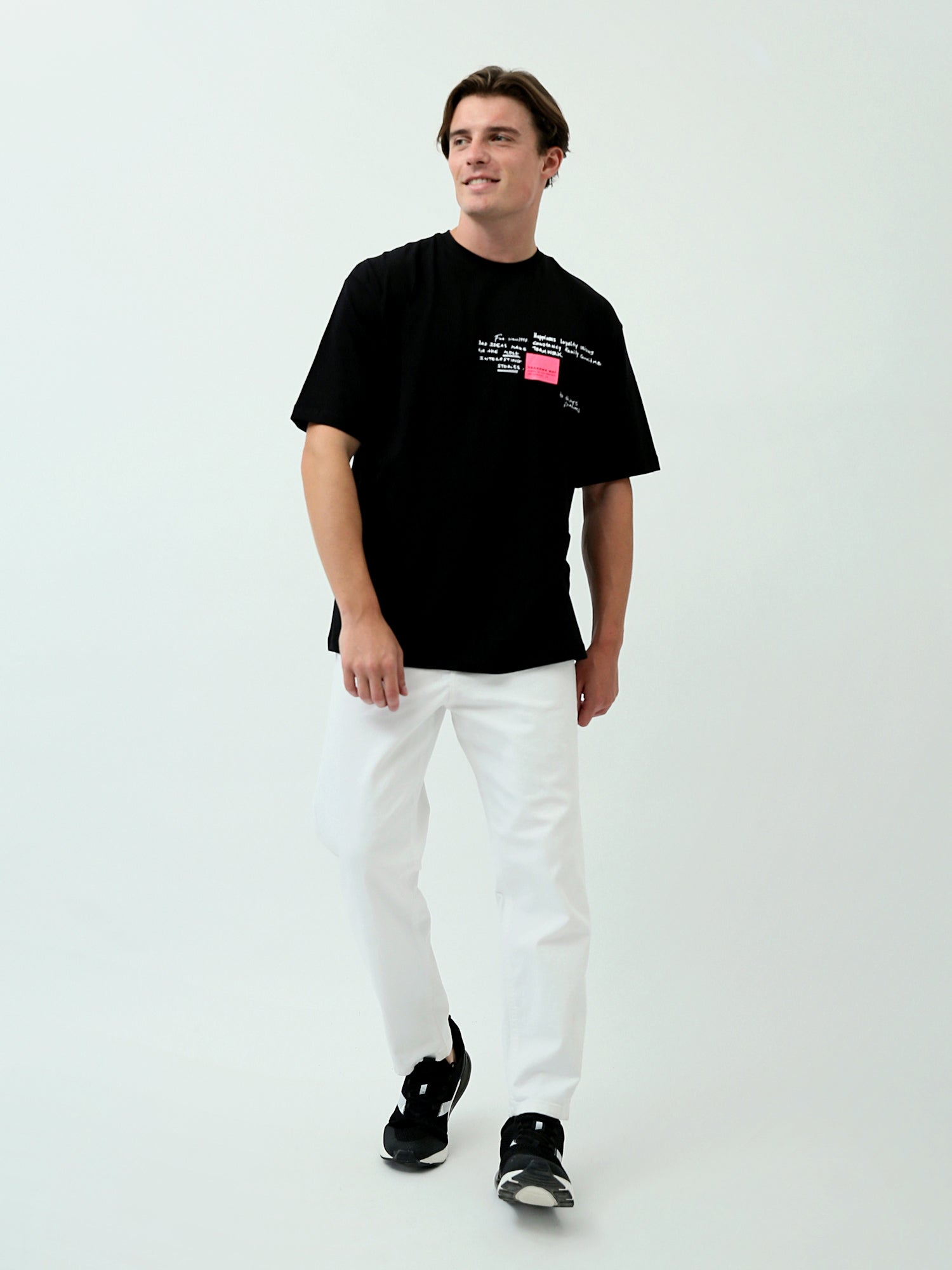 T-shirt homme au design moderne avec imprimé logo distinctif – TSH24SPRS20913TM1