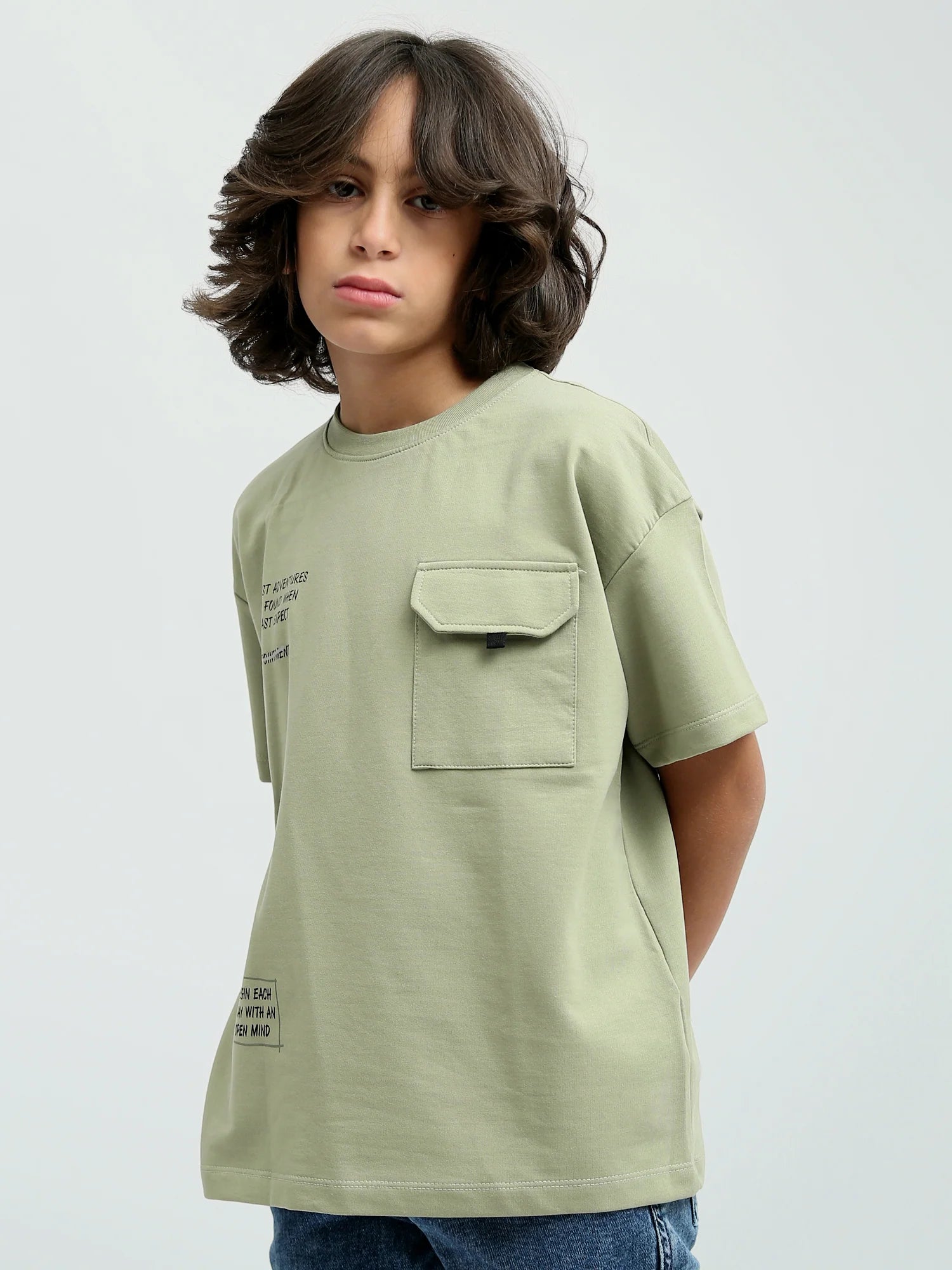 T-shirt pour enfant avec texte imprimé et poche pratique au design moderne - TSH24SPRS32639TB1