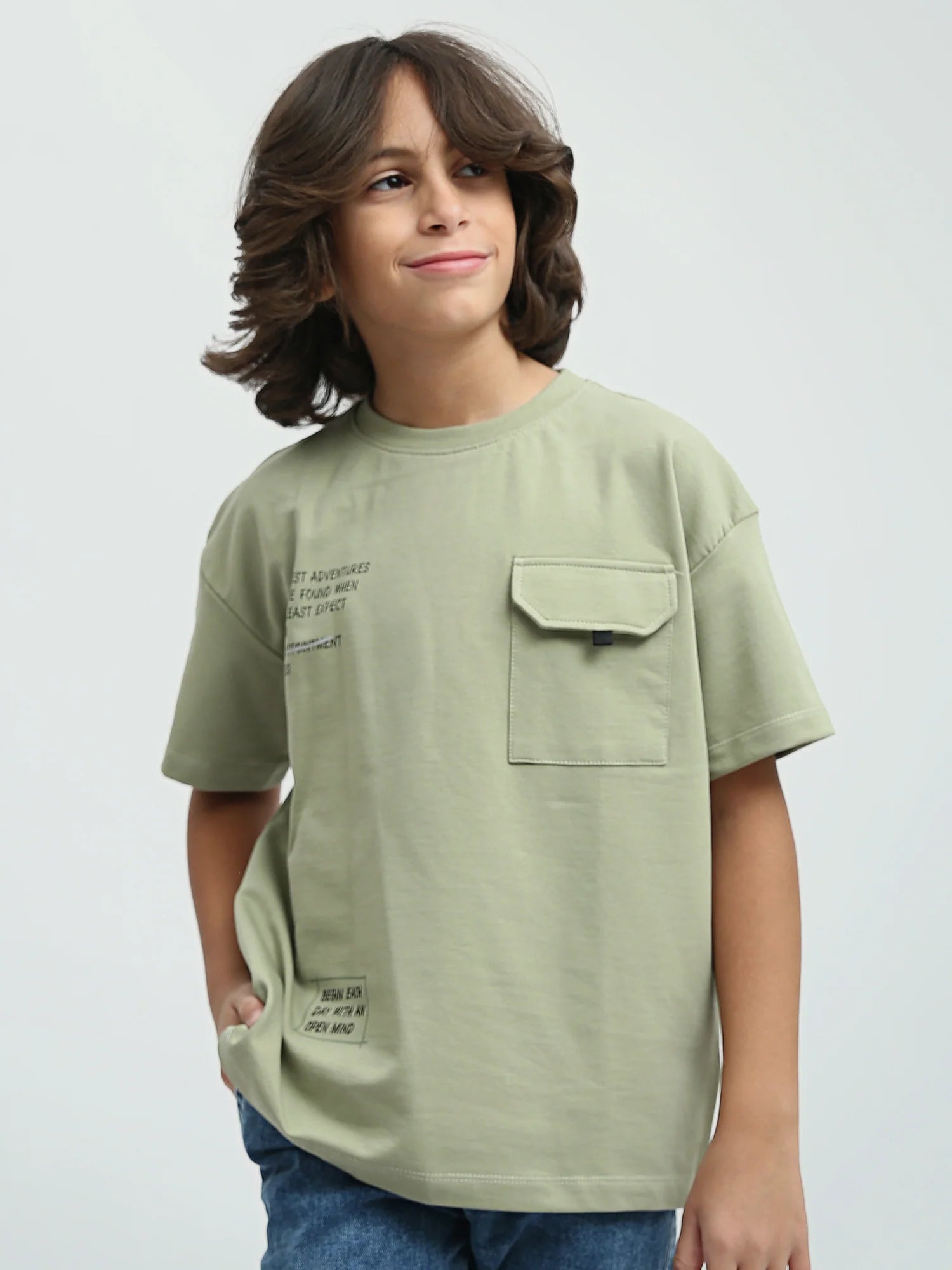 T-shirt pour enfant avec texte imprimé et poche pratique au design moderne - TSH24SPRS32639TB1