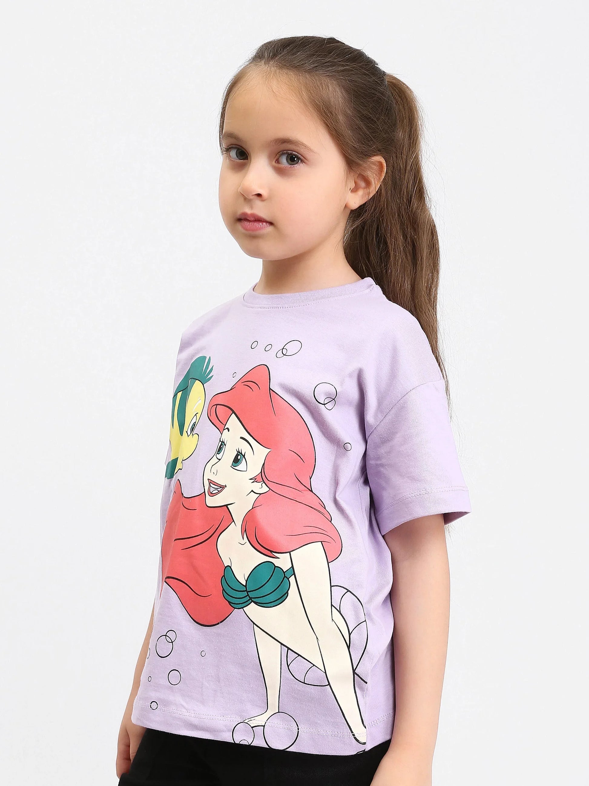 T-shirt Enfant "Ariel et Poisson" - Disney, Disponible en Violet et Jaune - TSH24SPRS70902MG1 - Justyol