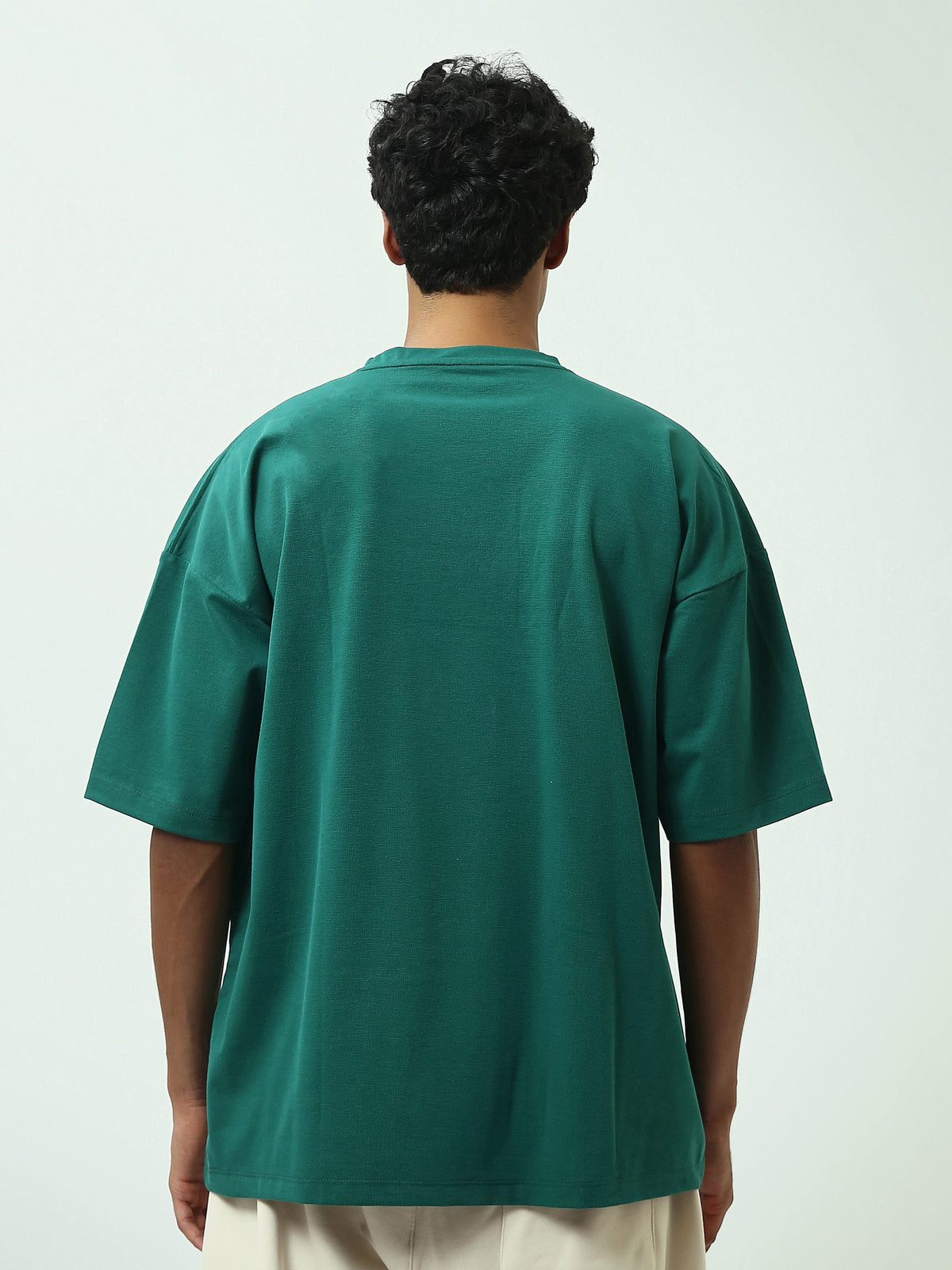 T-Shirt Homme Oversize à Imprimé Graphique sur la Poitrine - TSH25SPR20303TM1