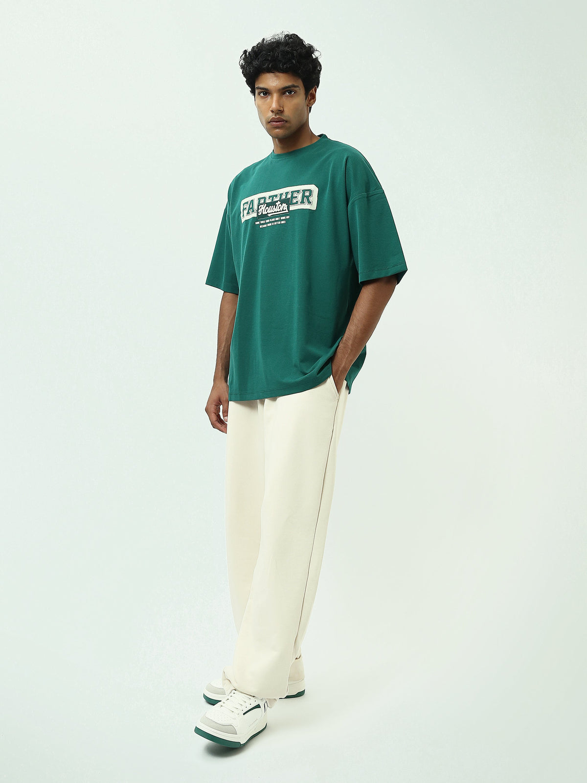 T-Shirt Homme Oversize à Imprimé Graphique sur la Poitrine - TSH25SPR20303TM1