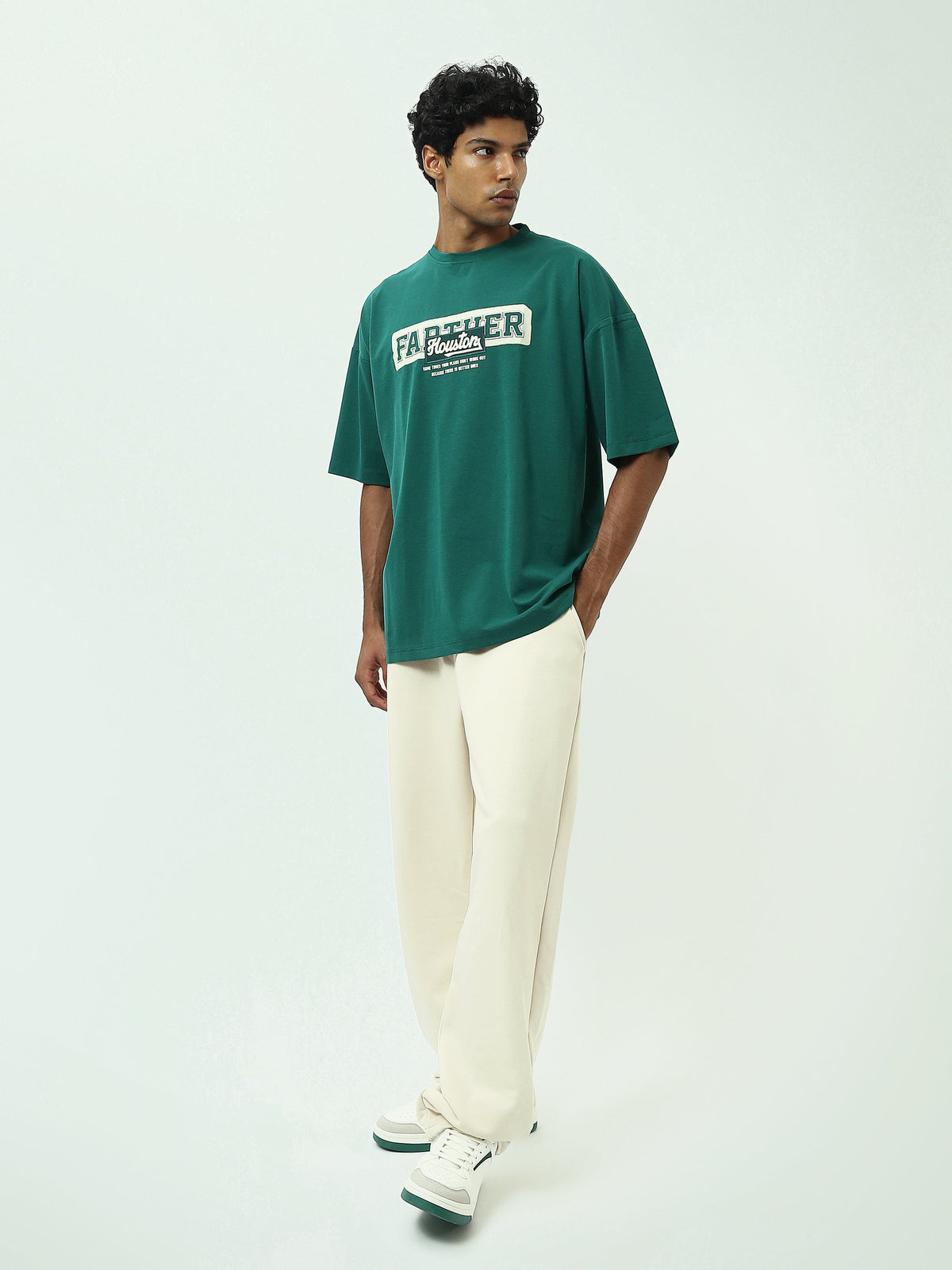 T-Shirt Homme Oversize à Imprimé Graphique sur la Poitrine - TSH25SPR20303TM1