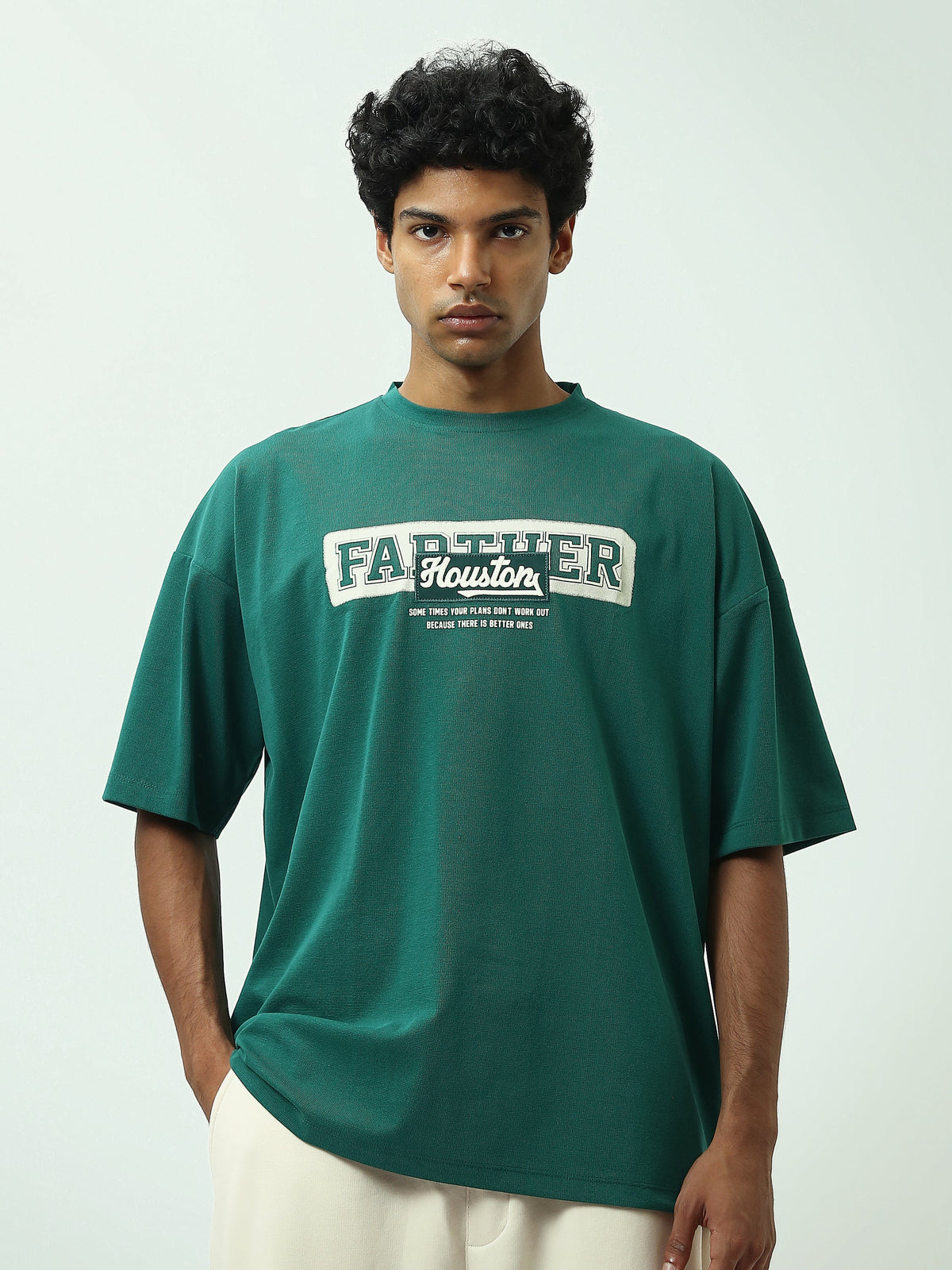 T-Shirt Homme Oversize à Imprimé Graphique sur la Poitrine - TSH25SPR20303TM1