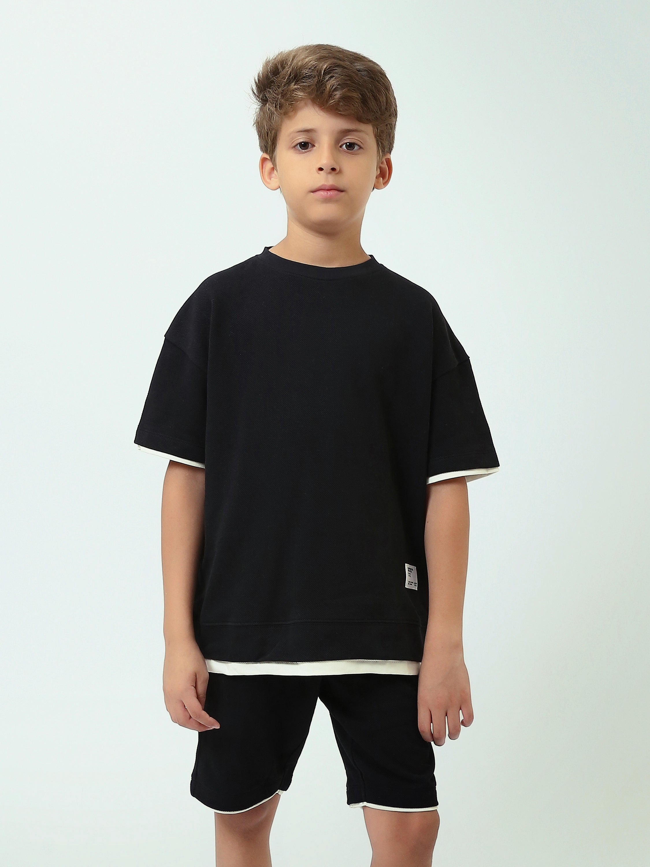 Ensemble t-shirt et short garçon noir à liserés contrastés – Look sportif et confortable - TST25SSPT15026TB1