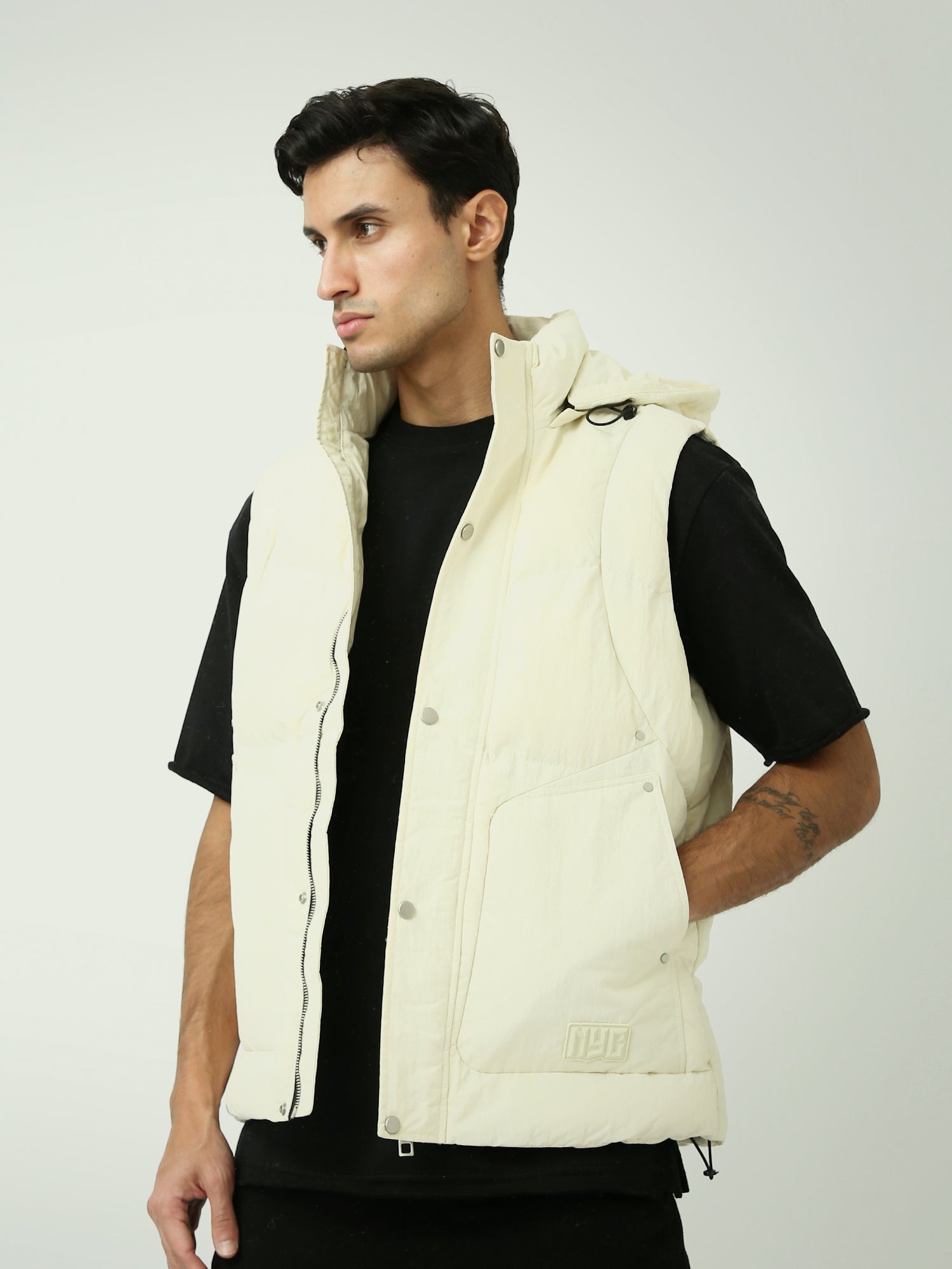 Gilet rembourré sans manches pour homme – Couleur off-white avec capuche ajustable - VST25WWBP28545TM1