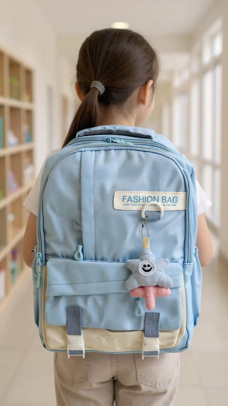 Sac à dos scolaire casual – Couleurs variées & petit accessoire tendance !