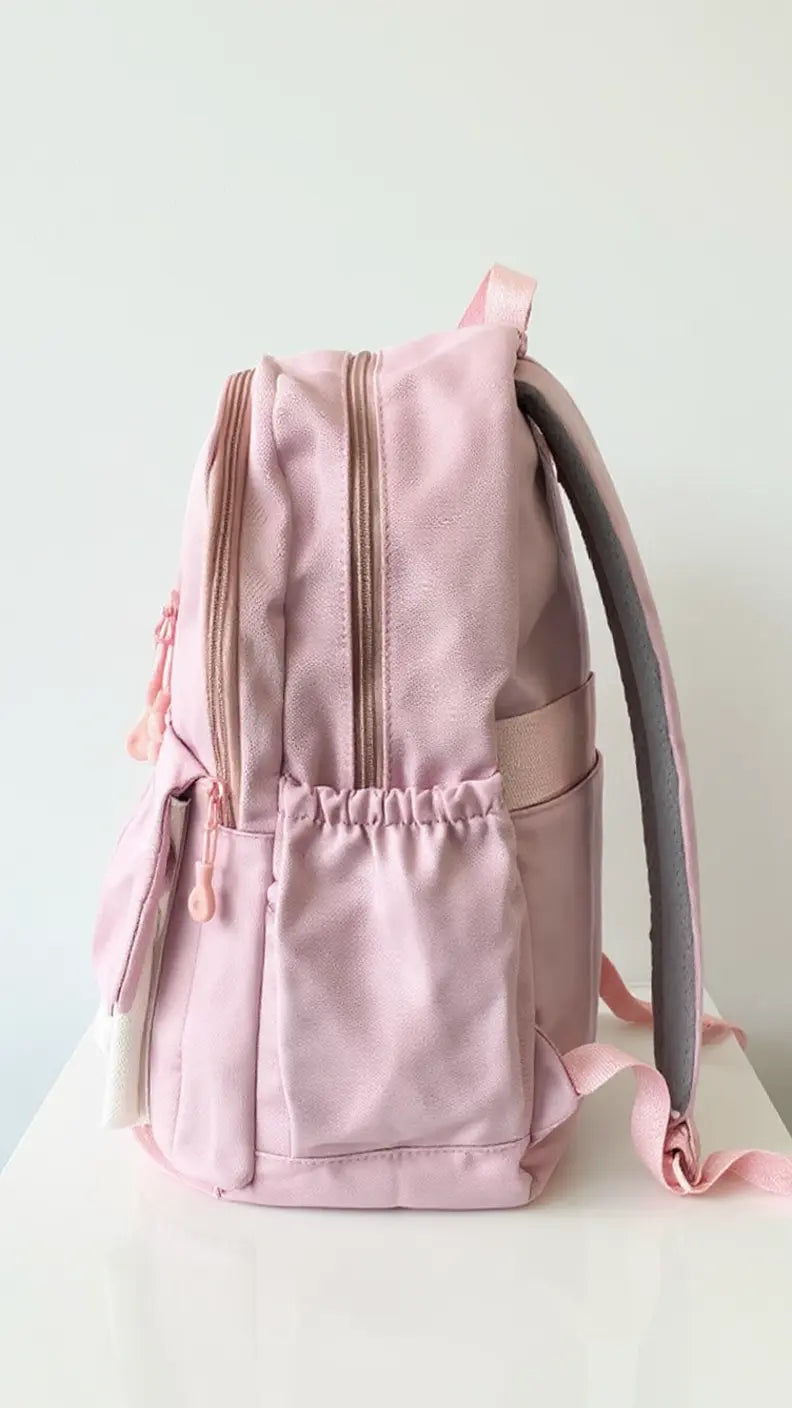 Sac à dos scolaire casual – Couleurs variées & petit accessoire tendance !