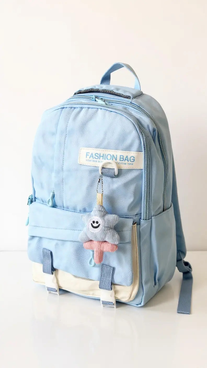 Sac à dos scolaire casual – Couleurs variées & petit accessoire tendance !