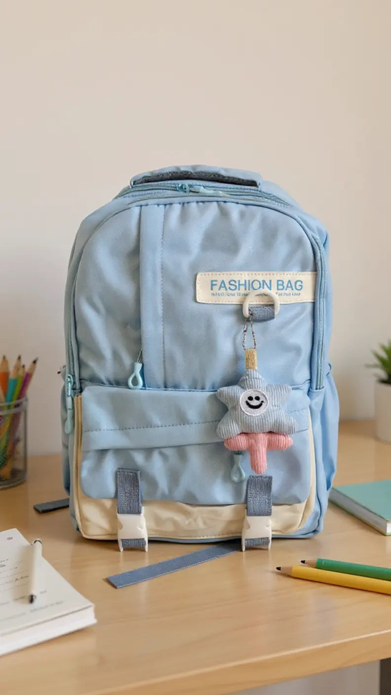 Sac à dos scolaire casual – Couleurs variées & petit accessoire tendance !