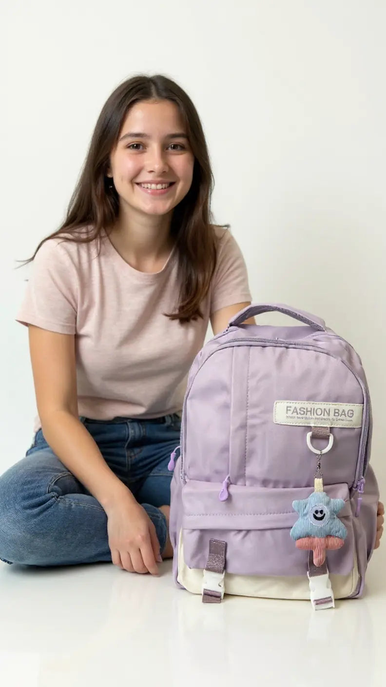 Sac à dos scolaire casual – Couleurs variées & petit accessoire tendance !