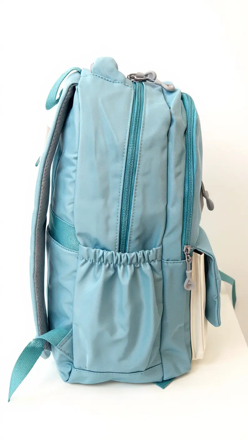 Sac à dos scolaire casual – Couleurs variées & petit accessoire tendance !