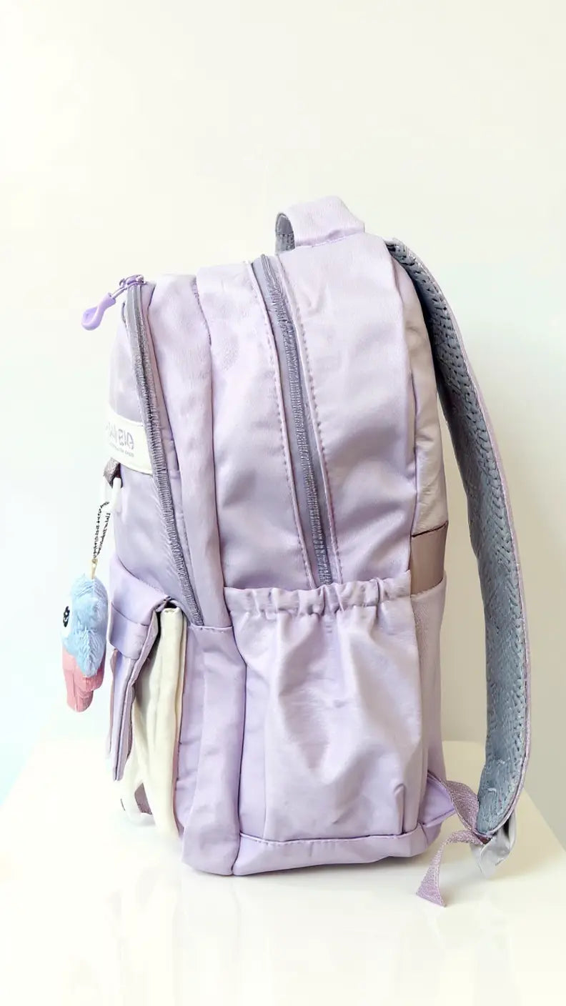 Sac à dos scolaire casual – Couleurs variées & petit accessoire tendance !