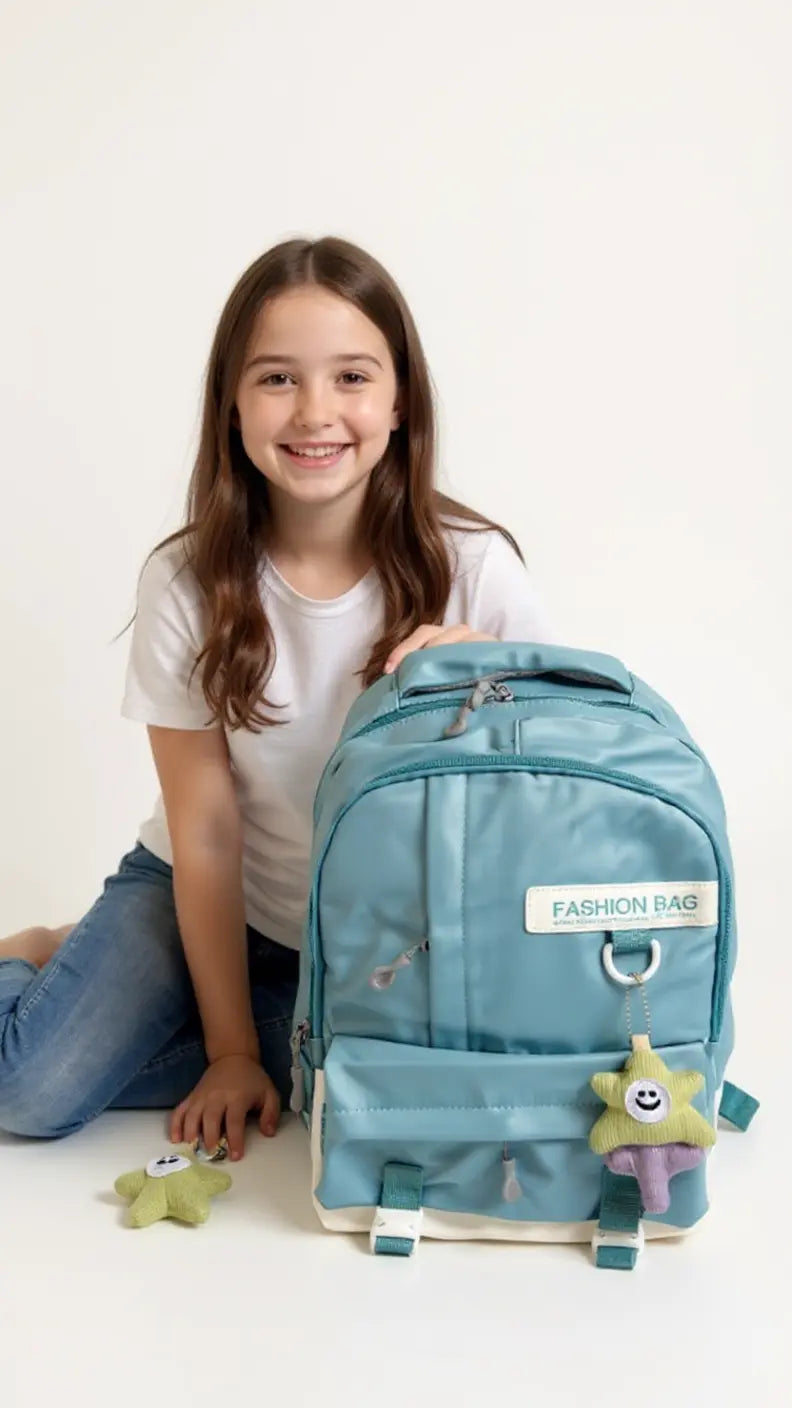 Sac à dos scolaire casual – Couleurs variées & petit accessoire tendance !