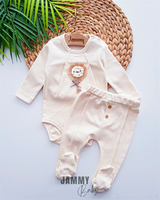 seasonal 2-piece set with lion figure-brown