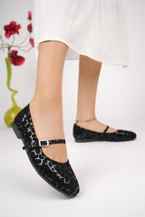 <tc>Ballerines pour femmes Aymood en cuir noir avec motif léopard.</tc>