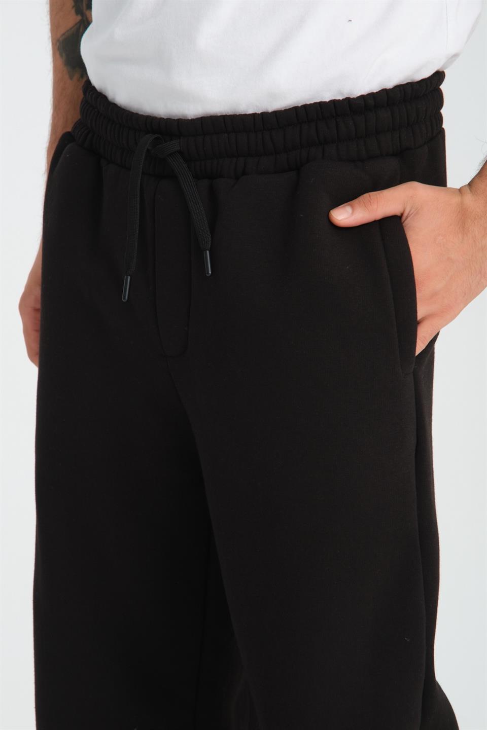 <tc>pantalon de survêtement pour homme en trois fils, coupe baggy avec intérieur en polaire.</tc>