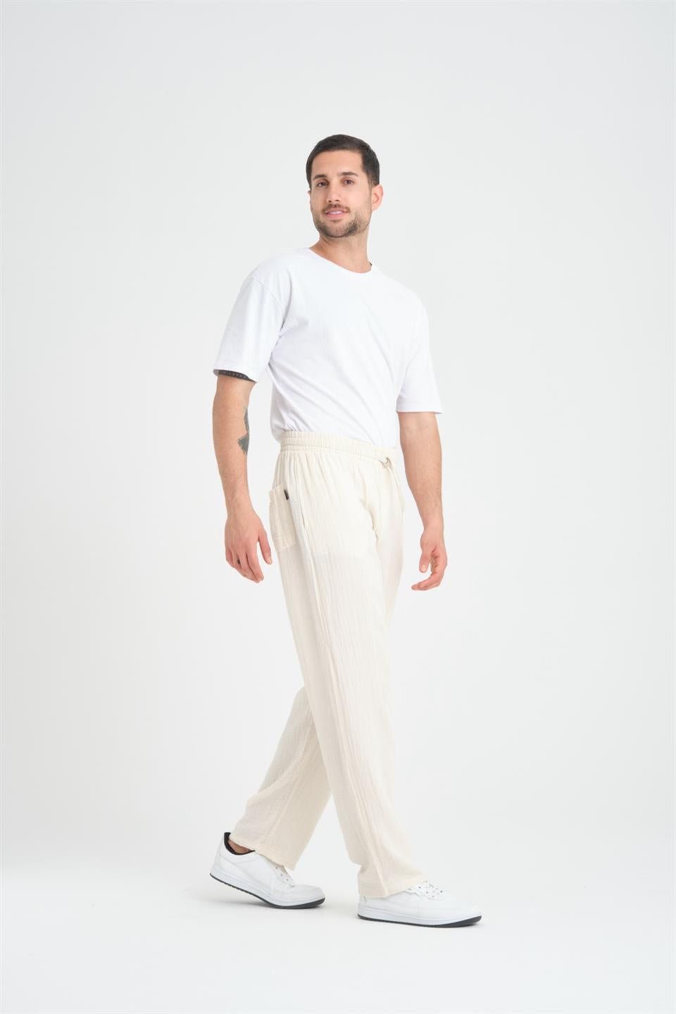 <tc>Pantalon en mousseline à coupe baggy.</tc>