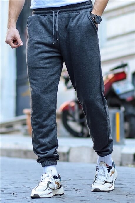 <tc>Pantalon de survêtement basique pour homme.</tc>