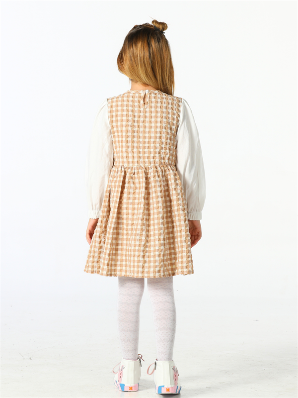 <tc>Robe en tissu avec motif de chat.</tc>