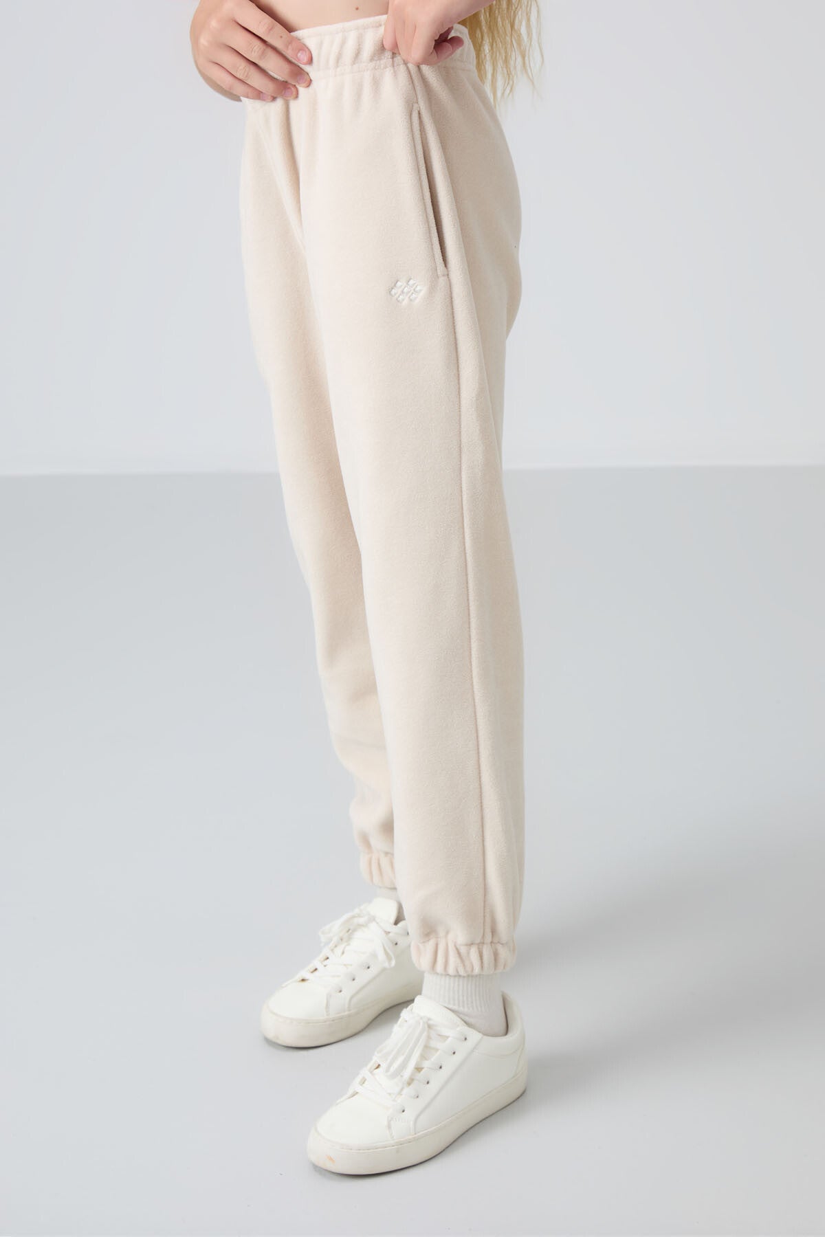 <tc>Pantalon de Survêtement Fille en Polaire Épaisse à Texture Douce, Brodé et Coupe Standard - 75155</tc>