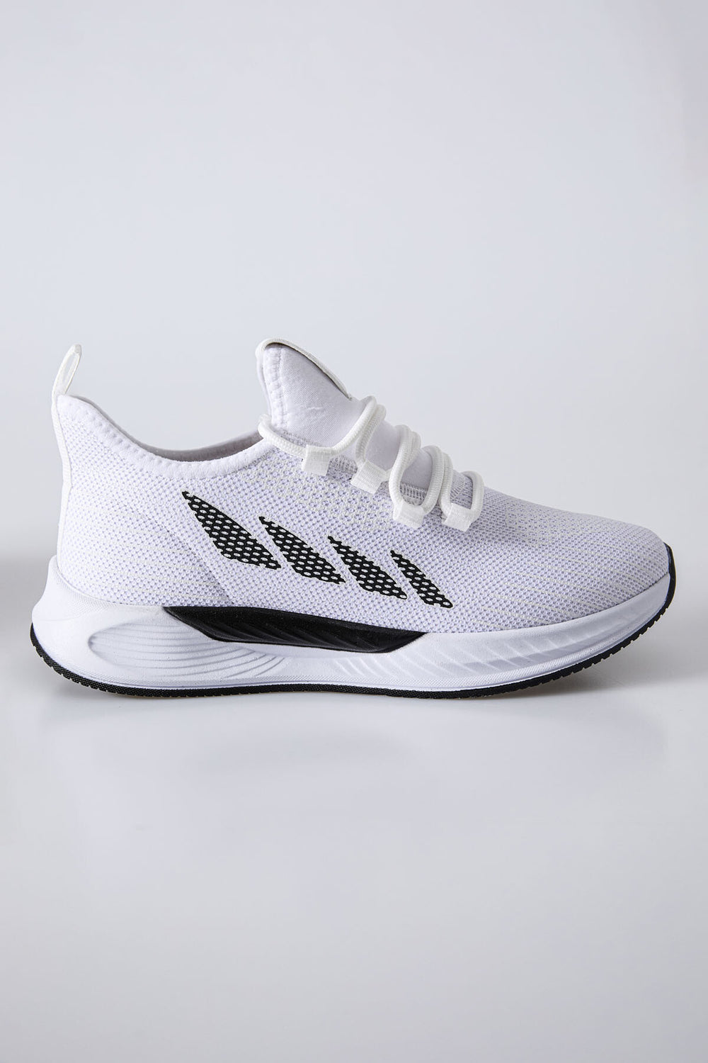 <tc>حذاء رجالي رياضي ،مزود باربطة ،بنعل مرتفع -89130</tc>