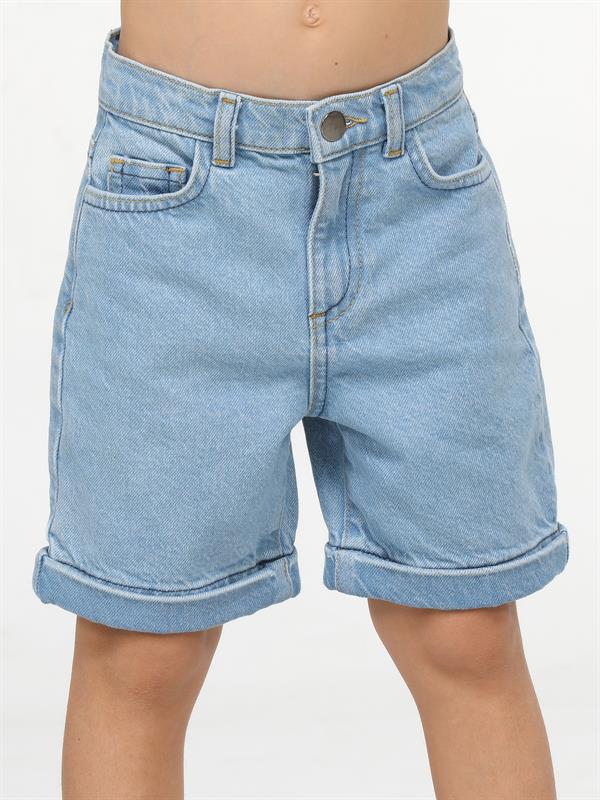 <tc>"Short en denim délavé pour garçon, style usé avec effet froissé"</tc>