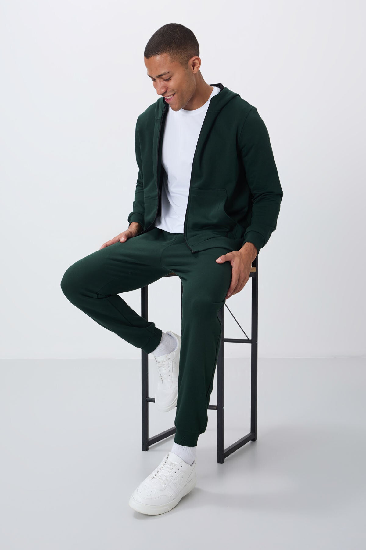 <tc>Ensemble de survêtement pour homme en vert sapin, en coton compact épais avec texture lisse, à capuche, coupe confort - 85262</tc>