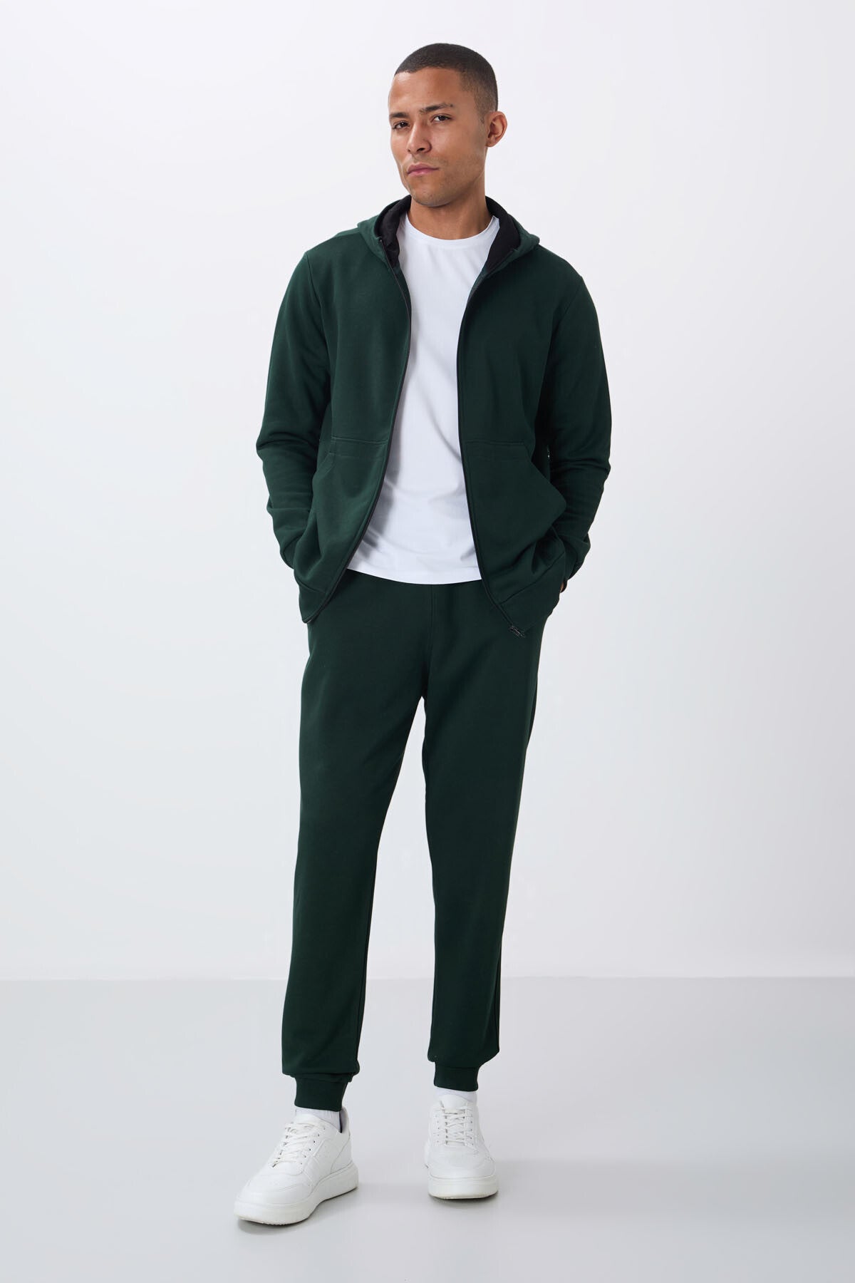 <tc>Ensemble de survêtement pour homme en vert sapin, en coton compact épais avec texture lisse, à capuche, coupe confort - 85262</tc>