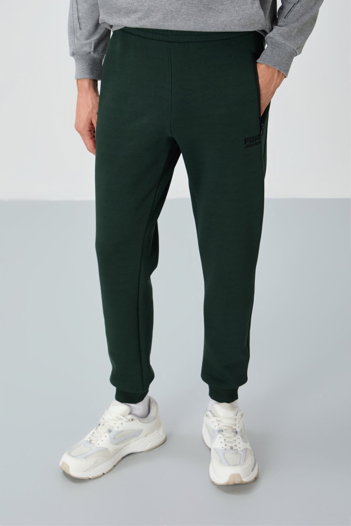 <tc>Pantalon de survêtement homme Cesar avec poches, molletonné - 84929</tc>