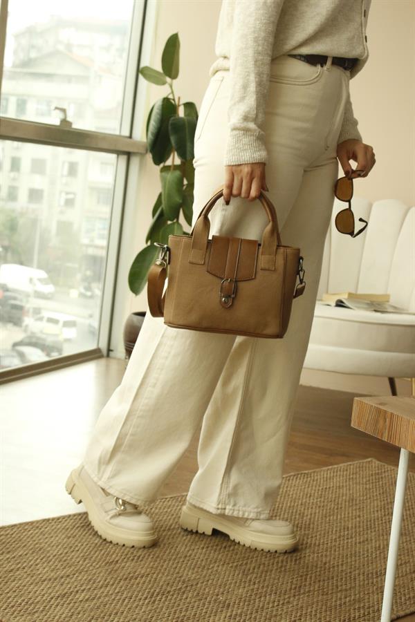 <tc>Sac à main en toile camel Carmin pour femme.</tc>