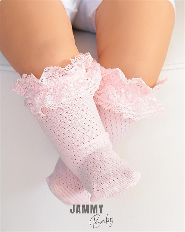 chaussettes en dentelle et résille jusqu'au genou