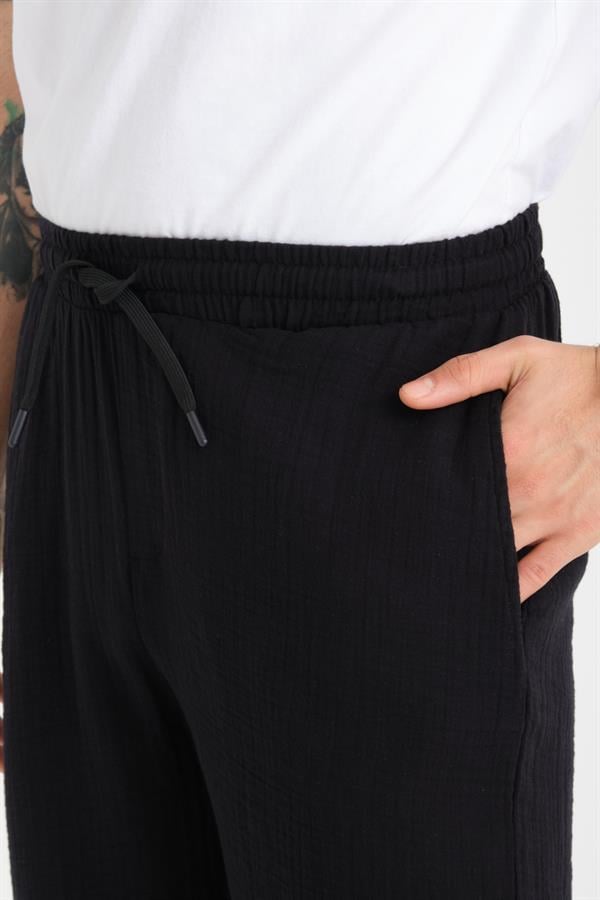 <tc>Short pour homme en muslin, léger et confortable, avec double jambe.</tc>