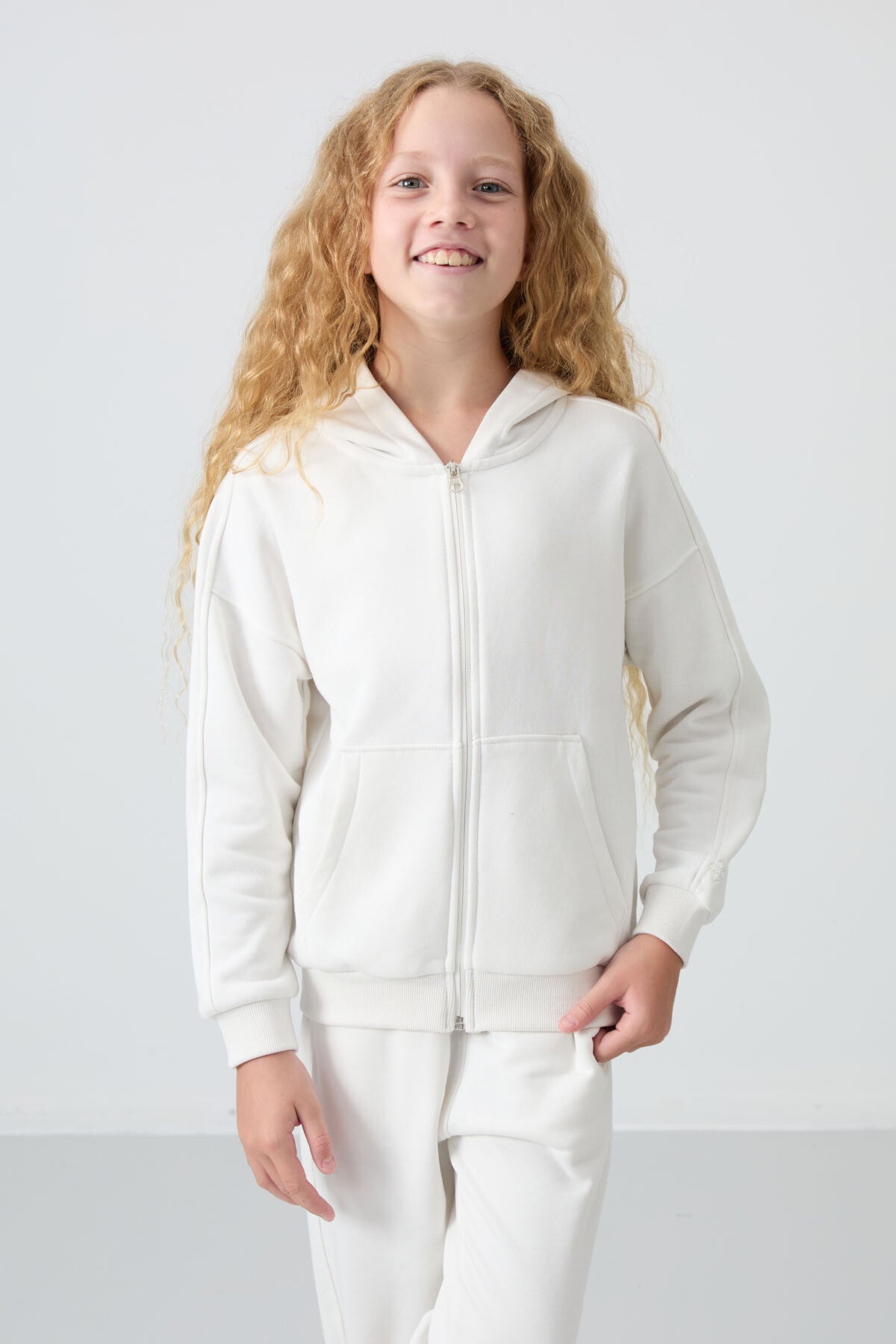 <tc>Survêtement Fille Écru en Coton à Intérieur Doux Texturé, Brodé et Coupe Standard - 75148</tc>