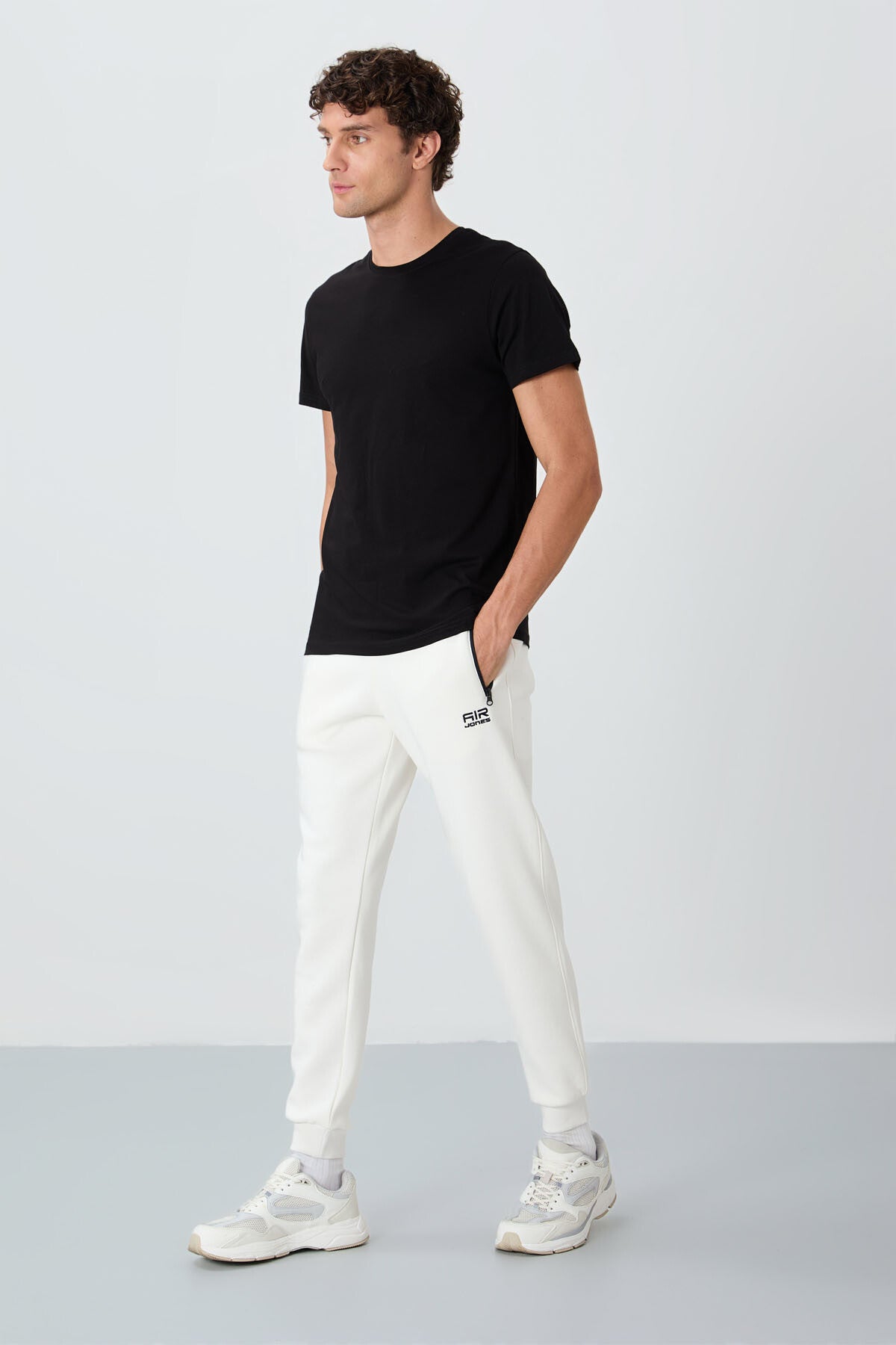 <tc>Pantalon de survêtement homme Cesar avec poches, molletonné - 84929</tc>