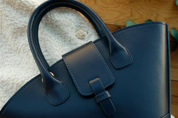 <tc>Sac à main Elegance bleu marine</tc>